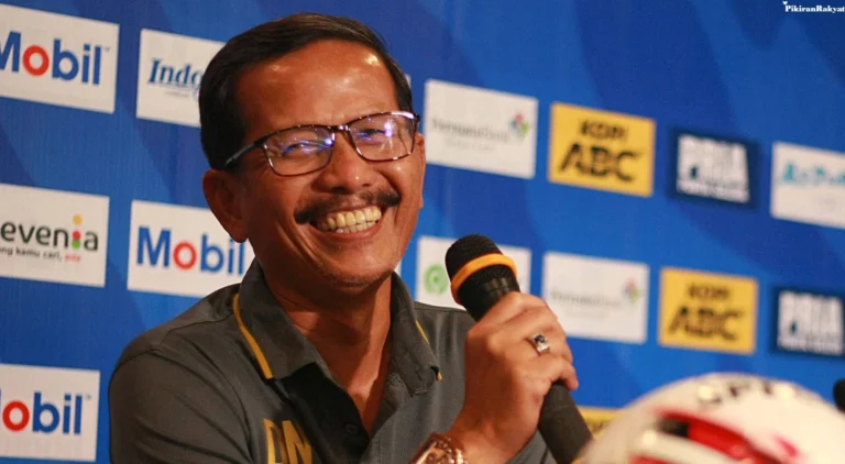 Djadjang Nurdjaman Kembali ke Persib sebagai Direktur Teknik