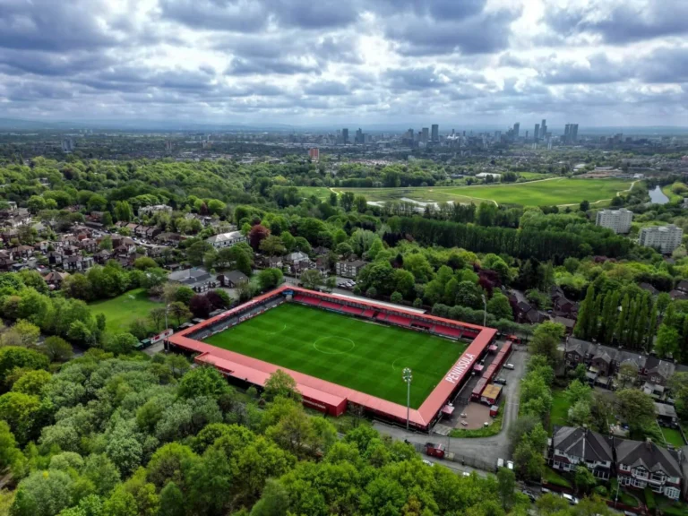 Bekxem va Nevill Salford Sityning yangi egalari guruhiga boshchilik qilmoqda