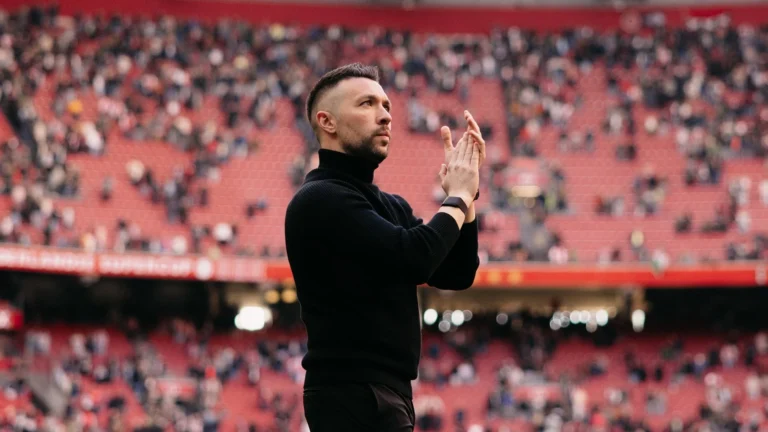 Francesco Farioli Mundur dari Ajax Meski Kontrak 2027