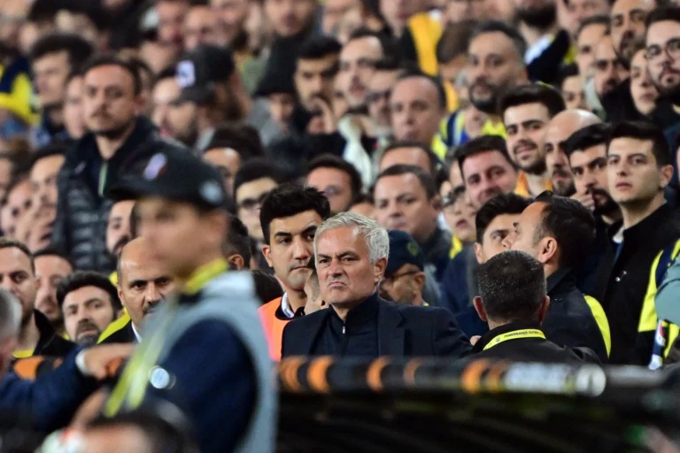 Jose Mourinho keyingi mavsumda Fenerbahcheda qolishini tasdiqladi