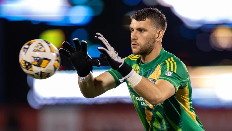 Maarten Paes Kebobolan Tiga Gol Saat FC Dallas Ditahan