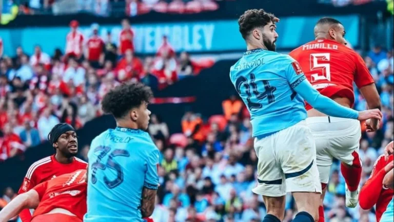 Crystal Palace vs Manchester City di Final Piala FA 2025