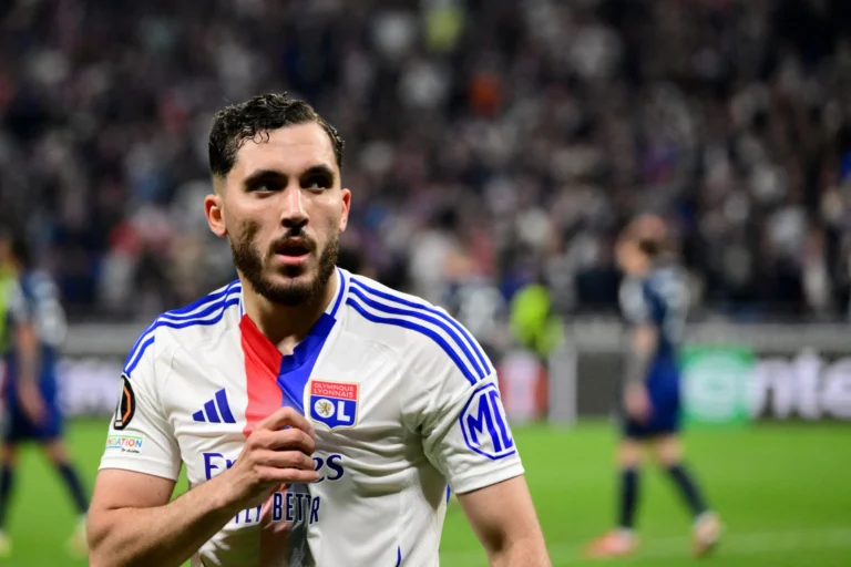 Manchester City Siap Rekrut Rayan Cherki dari Lyon