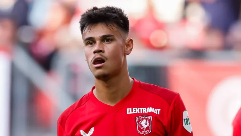 Mees Hilgers Diminati Feyenoord dan Como Jelang Akhir Musim