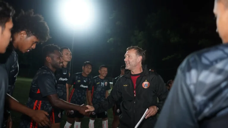 Persija Terancam Merosot Lebih Dalam Usai Era Thomas Doll