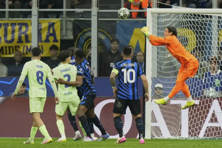 Yann Sommer Jadi Pahlawan Inter Saat Singkirkan Barcelona