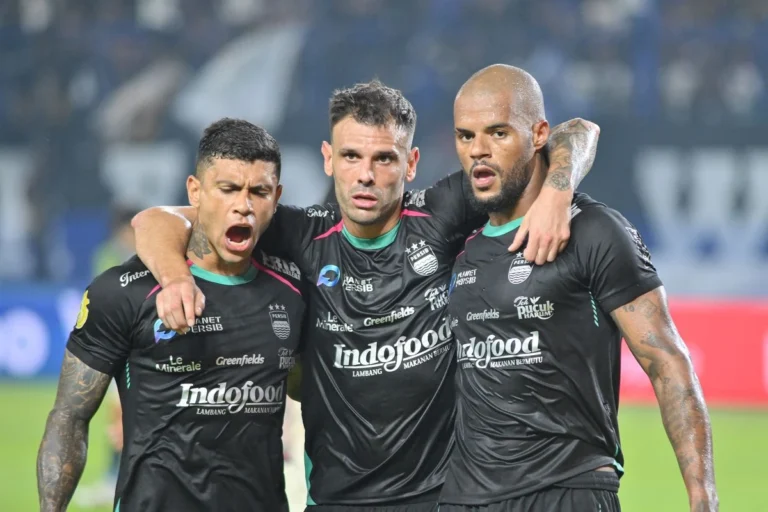 David da Silva Puji Tyronne del Pino dan Lini Serang Persib