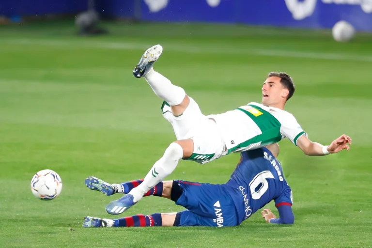 Huesca vs Elche: Prediksi Segunda Division (17.05.2025)
