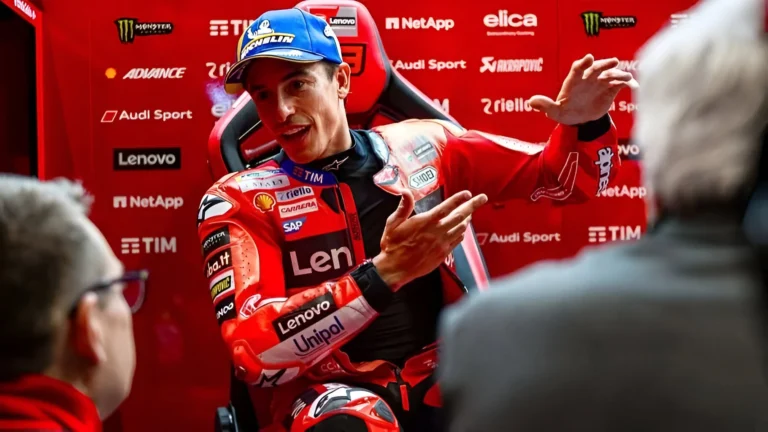 Marc Marquez Naik Podium MotoGP Inggris Meski Jatuh