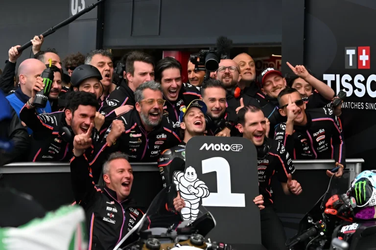Marco Bezzecchi Menang Perdana Bareng Aprilia di MotoGP Inggris