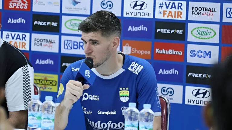 Nick Kuipers Umumkan Kepergian dari Persib Setelah Enam Tahun Berkarier