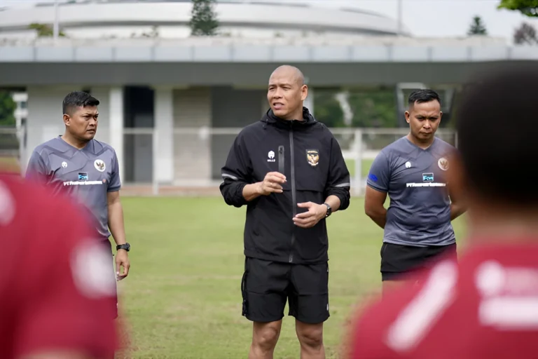 Nova Arianto Serahkan Roadmap Latihan Timnas U-17 Indonesia