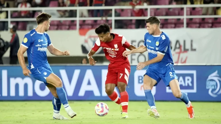 Persib Incar Kemenangan di Laga Terakhir Lawan Persis