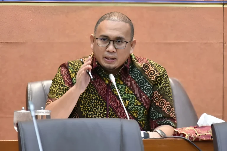 Andre Rosiade Criticizes Erick Thohir After Referee Controversy in PSM Makassar Match