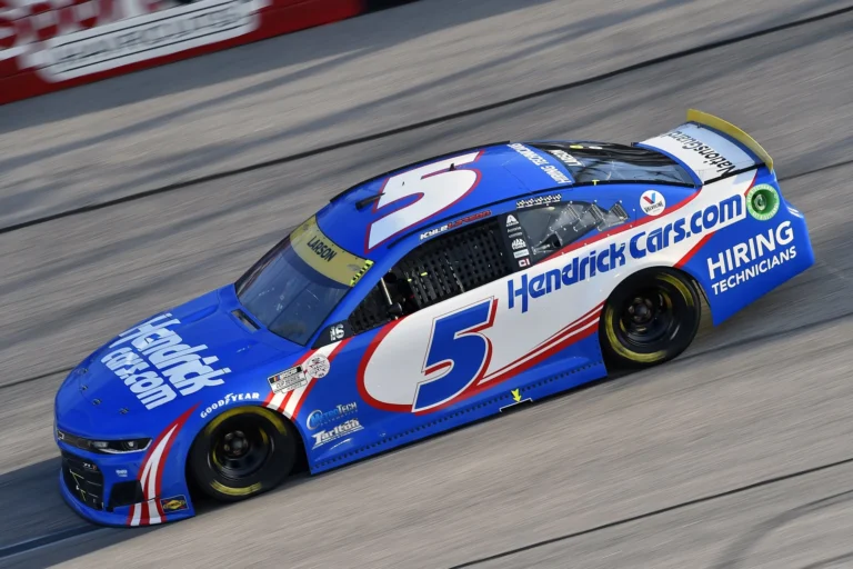 Kayl Larson Nashville Speedway kvalifikatsiyasida qiynaldi