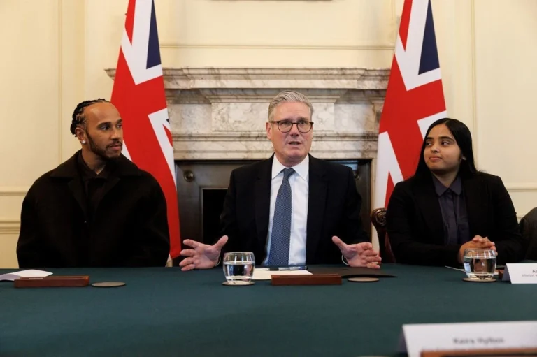 Lyuis Hamilton ta’lim islohotini muhokama qilish uchun Britaniya Bosh vaziri bilan uchrashdi