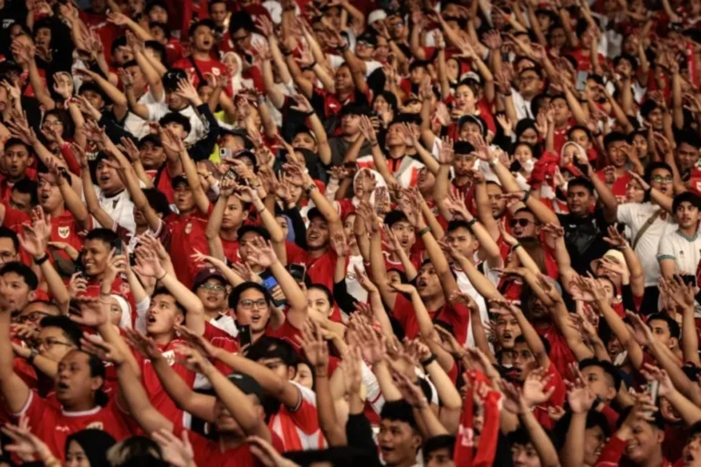 แฟนบอลวัย 77 ปีจากซามารินดาเข้าชมเกมอินโดนีเซียพบจีน