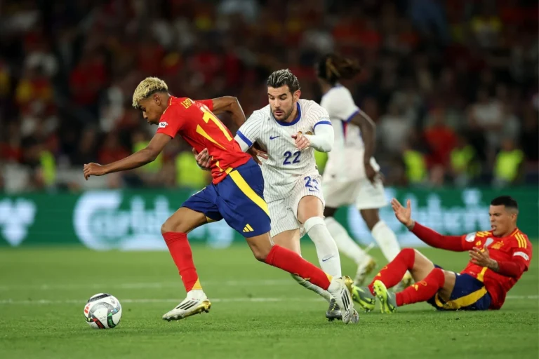Lamin Yamal bir yil ichida Ronaldo va Messiga qarshi o’ynaydi