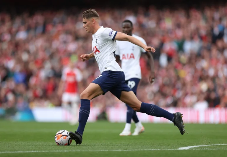 Van de Ven kritik pemecatan Postecoglou dari Tottenham