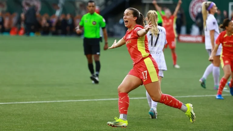 Sam Coffey perpanjang kontrak dengan Portland Thorns hingga 2027