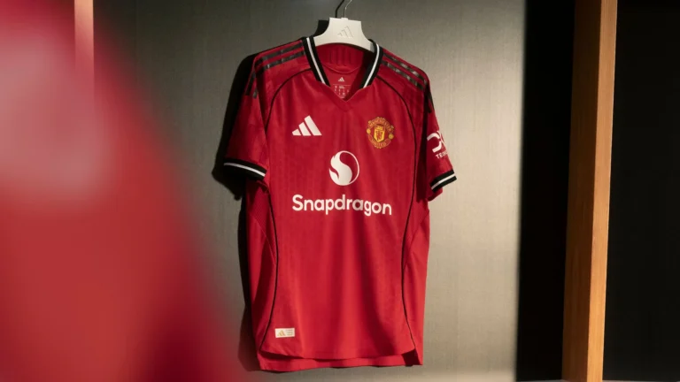 Manchester United rilis jersey kandang baru terinspirasi Old Trafford