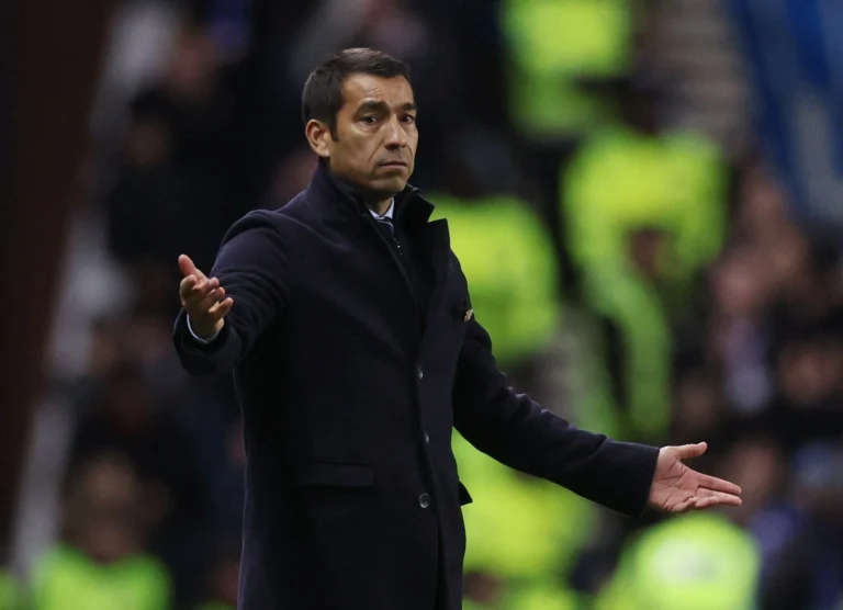 Giovanni van Bronckhorst segera bergabung dengan Liverpool
