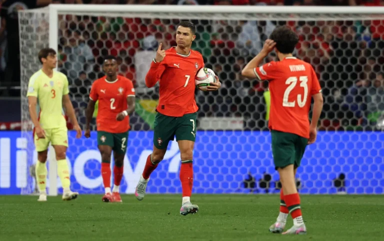 Ronaldo dan Nico Williams bertukar jersey di final Nations League