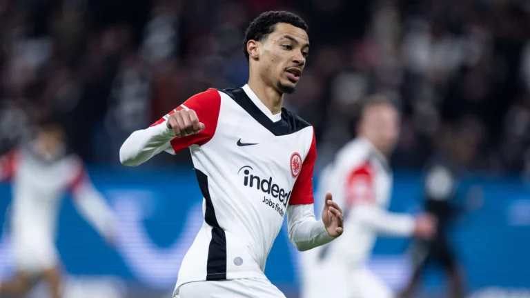 Manchester United bergabung dalam perburuan striker Frankfurt Hugo Ekitike