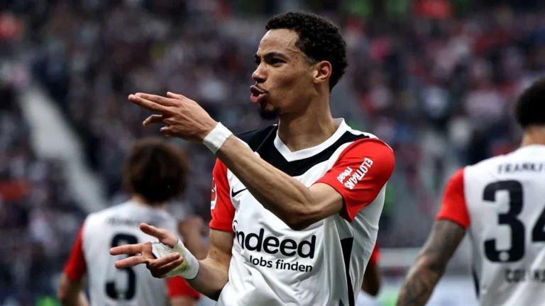 Manchester United joins race for Eintracht Frankfurt striker