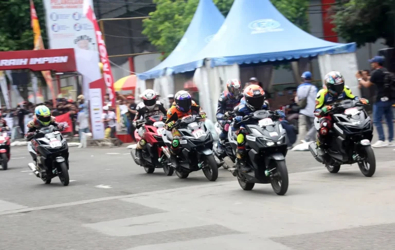 Honda Dream Cup Kunjungi SMKN 6 Samarinda untuk Inspirasi Dunia Balap
