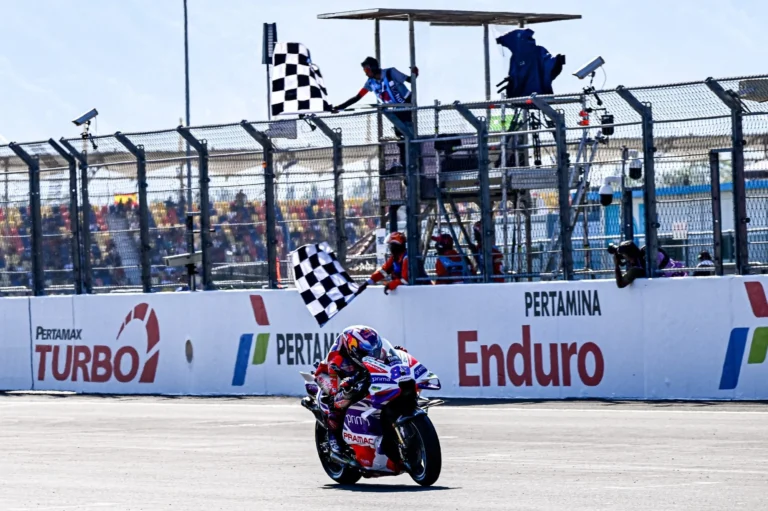 Husni Zainul Fuadzy dominasi Race 1 R15 Pro di Sirkuit Mandalika