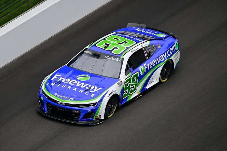 Daniel Suarez Disambut Meriah di Balapan NASCAR Meksiko
