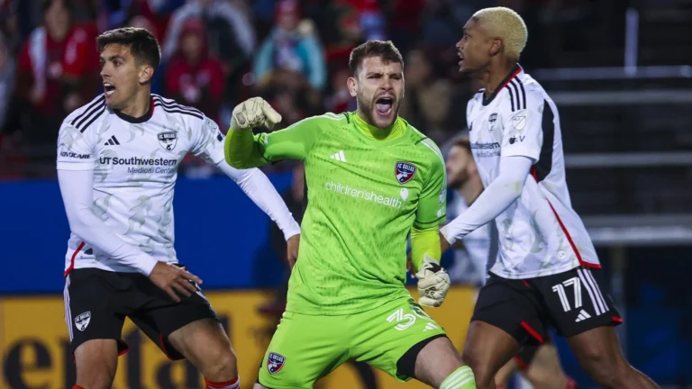 Maarten Paes kembali ke FC Dallas setelah jadi kiper cadangan timnas