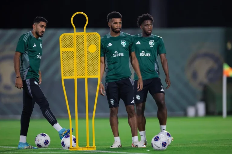 Gerald Vanenburg calls up 30 players for U-23 team, one without club