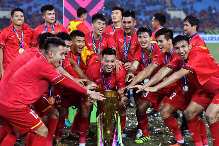 Vietnam News criticizes national team for being too traditional