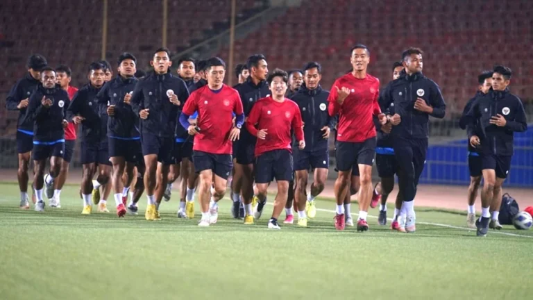 Hokky Caraka bersaing dengan Jens Raven untuk posisi striker Timnas U-23