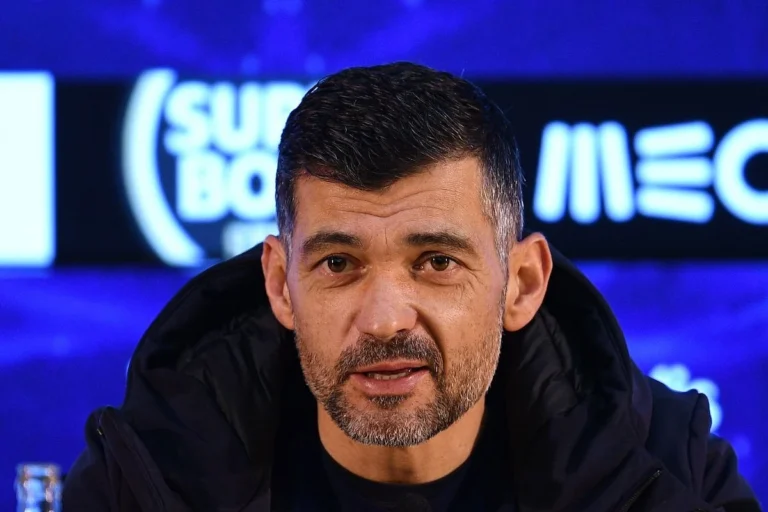 Al Nassr Bidik Pelatih Porto untuk Gantikan Stefano Pioli