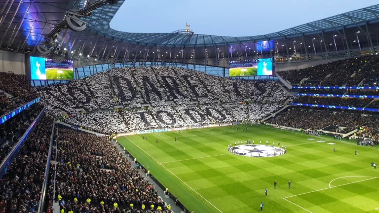 Tottenham Hotspur didenda FA karena nyanyian homofobik suporter