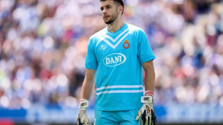 Joan Garcia resmi bergabung dengan Barcelona dari Espanyol