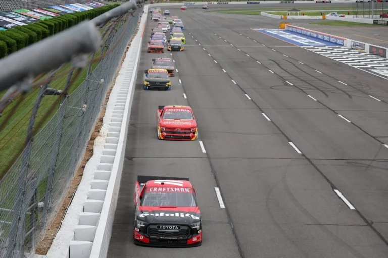 Layne Riggs raih kemenangan dramatis di Pocono Raceway