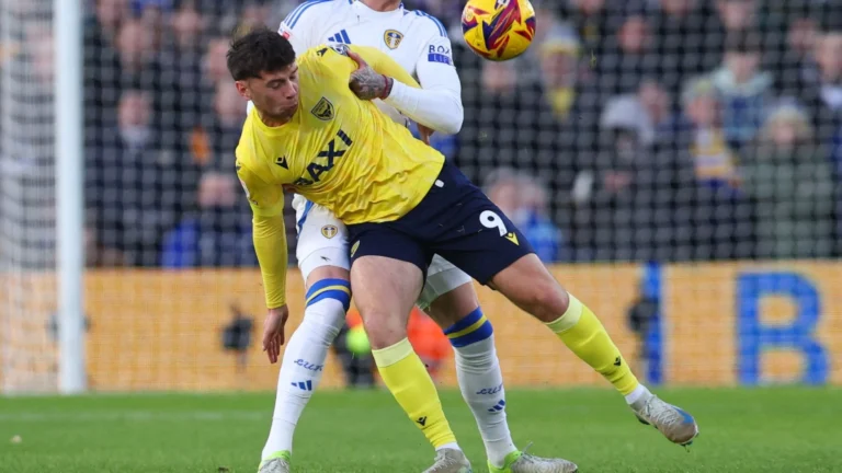 Mark Harris Perpanjang Kontrak dengan Oxford United