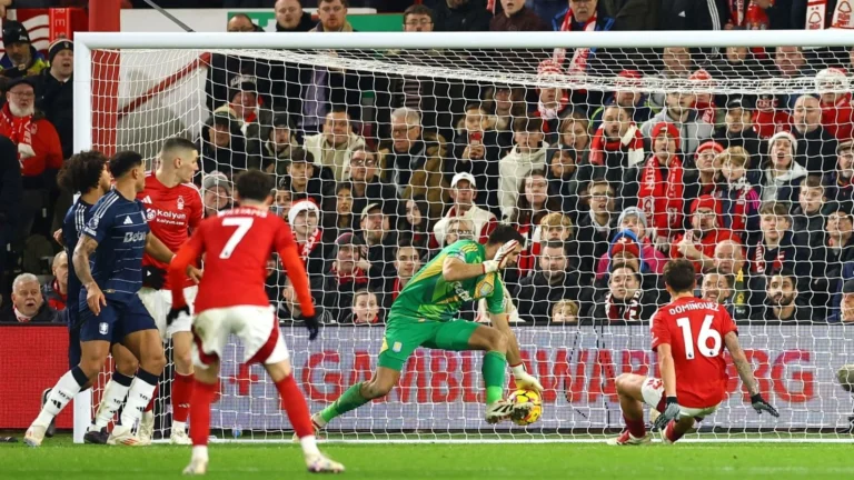 Emi Martinez Aims for Manchester United Move, Williams Requests Payment Flexibility to Barcelona
