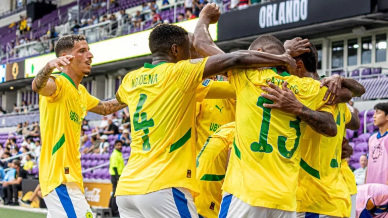 Jobe Bellingham scores first goal as Dortmund wins dramatic match against Mamelodi