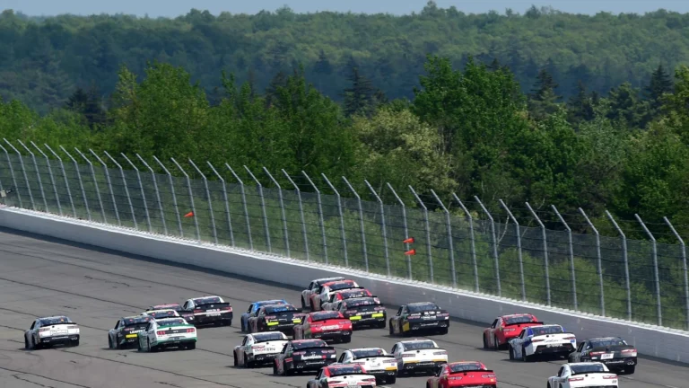Dale Earnhardt Jr. pimpin Connor Zilisch raih kemenangan perdana di Pocono