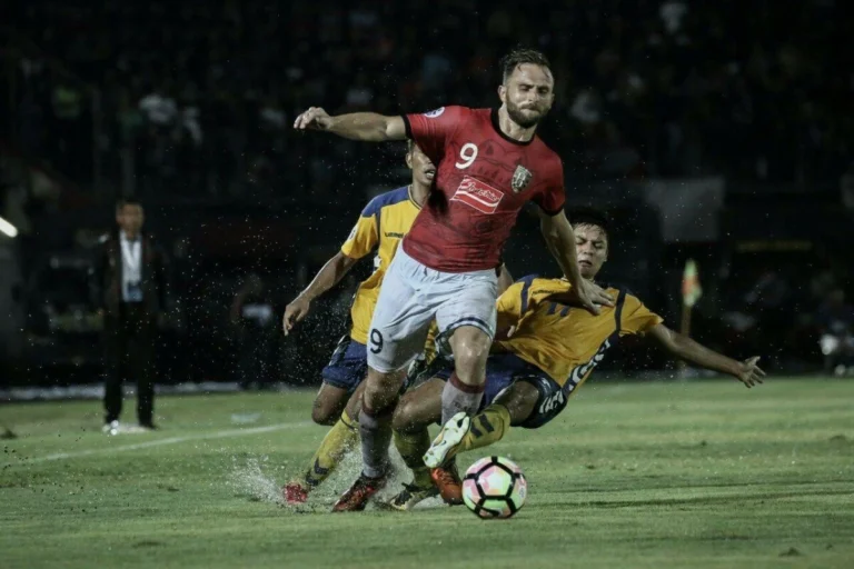 Ilija Spasojevic extends contract with Liga 1 promoted club