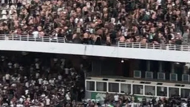 Tragedi di Stadion Aljazair: Tiga Penonton Tewas Saat Perayaan Juara MC Alger