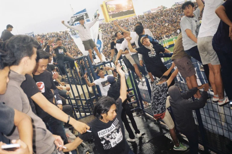 Persib Bandung kenalkan Hamra Hehanussa dengan cara unik lewat brosur
