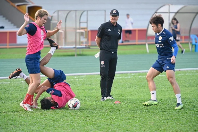 Peter de Roo selangkah lagi jadi pelatih Persis Solo