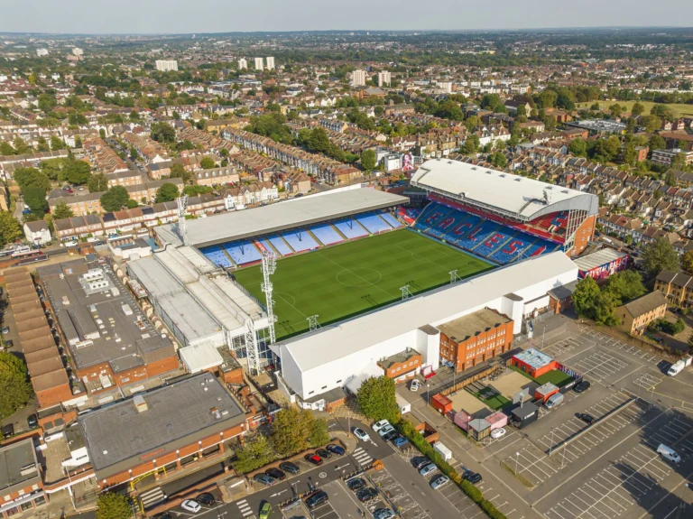 Pemilik New York Jets Sepakat Beli Saham Crystal Palace Senilai Rp3,7 Triliun