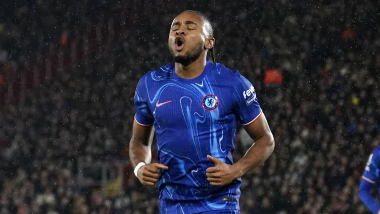 Man United dan Chelsea pertimbangkan tukar pemain Garnacho dengan Nkunku
